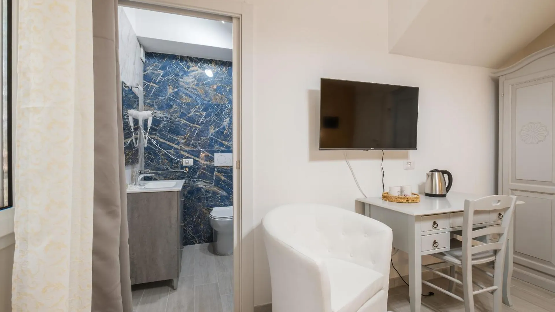 Penzion Sa Domu Colorada- Eleganza E Comfort Nel Centro Di Villasimius Itálie